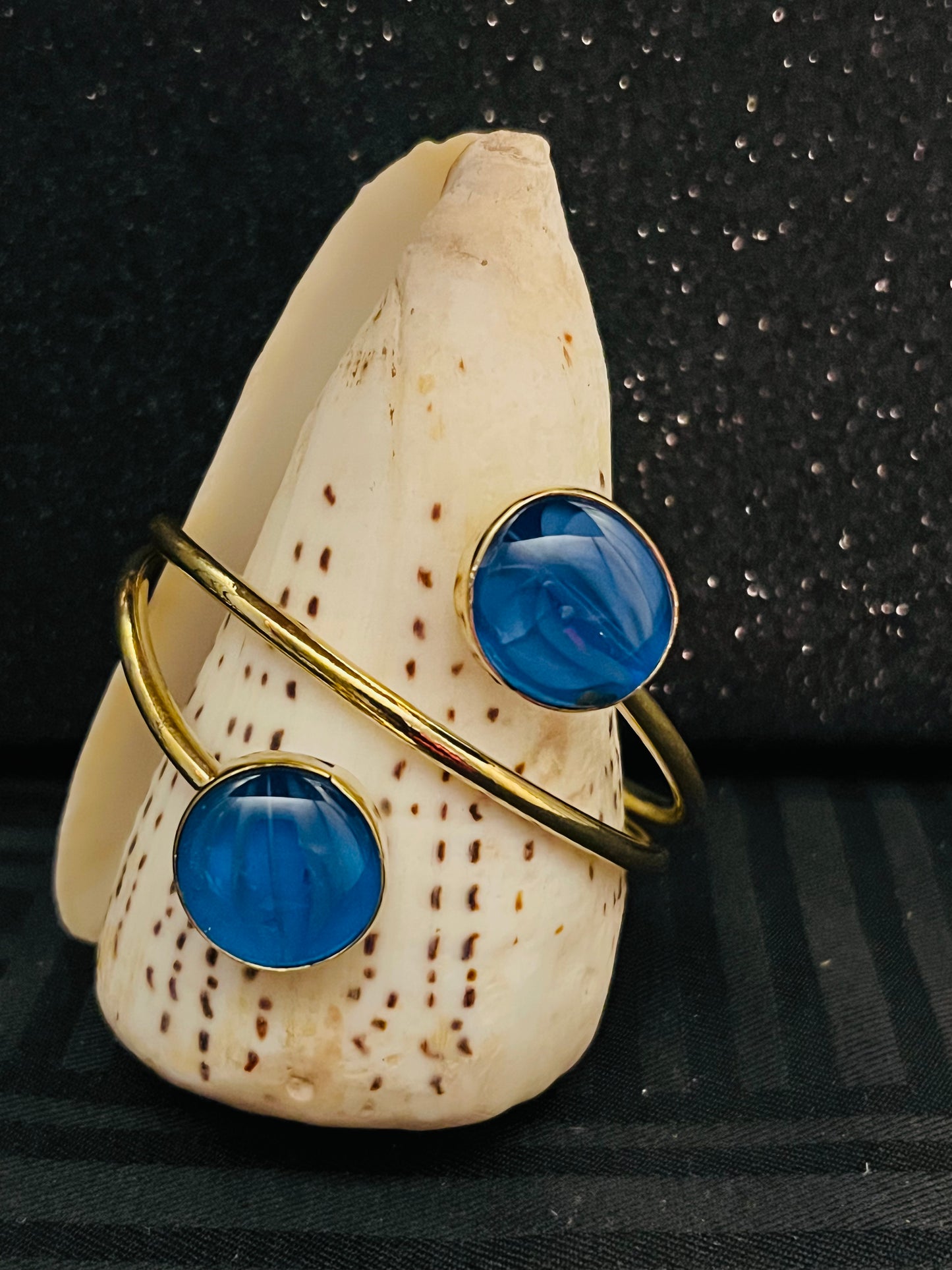 Double Spiral Bracelet w/Glass Pendanrt